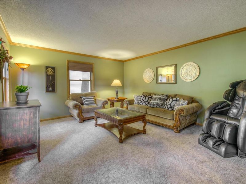 9882 Purgatory Rd, Eden Prairie, MN 55347