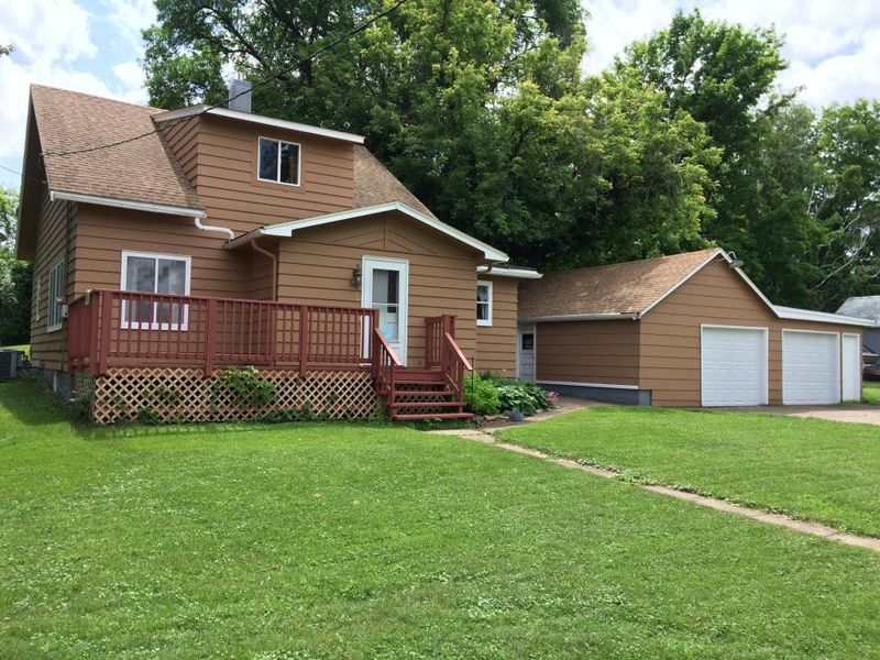 511 2nd St NW, Braham, MN 55006