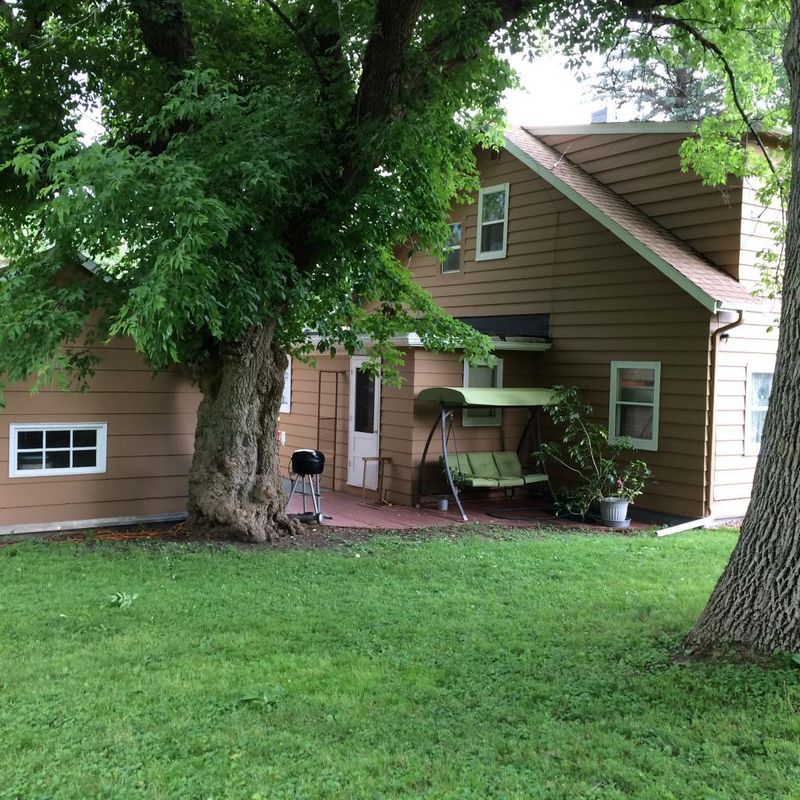 511 2nd St NW, Braham, MN 55006