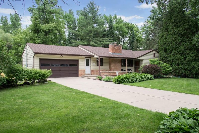 2900 Ellsworth Ln, Minnetonka, MN 55305