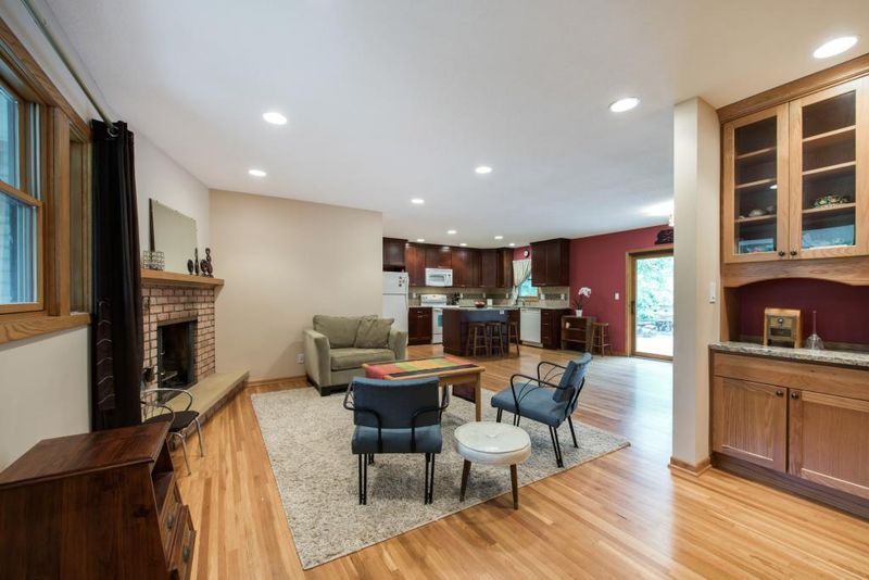 2900 Ellsworth Ln, Minnetonka, MN 55305