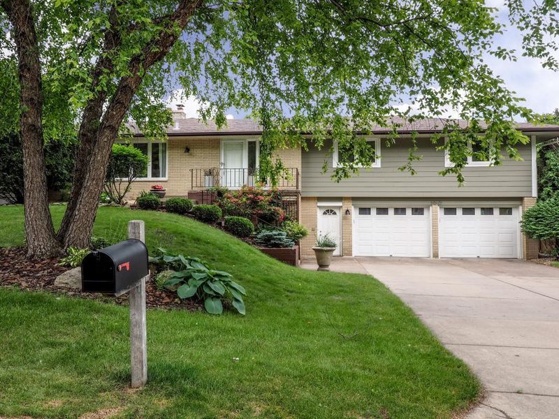 100 Quebec Ave S, Golden Valley, MN 55426
