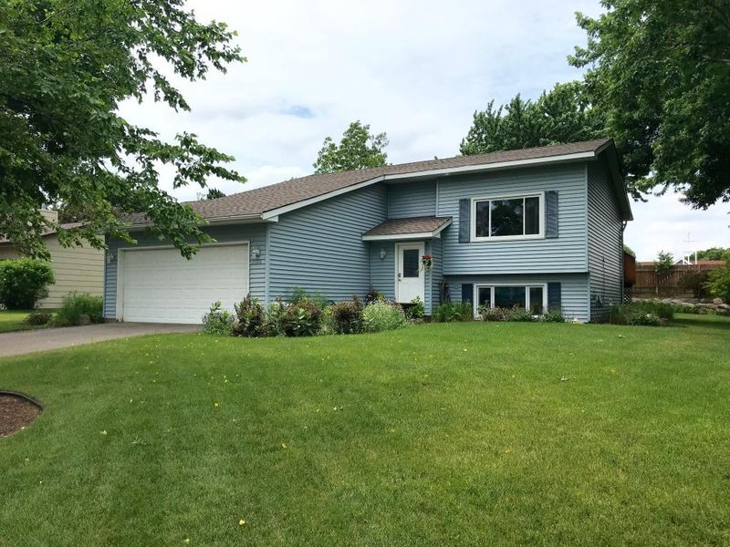 13516 Monterey Ave S, Savage, MN 55378