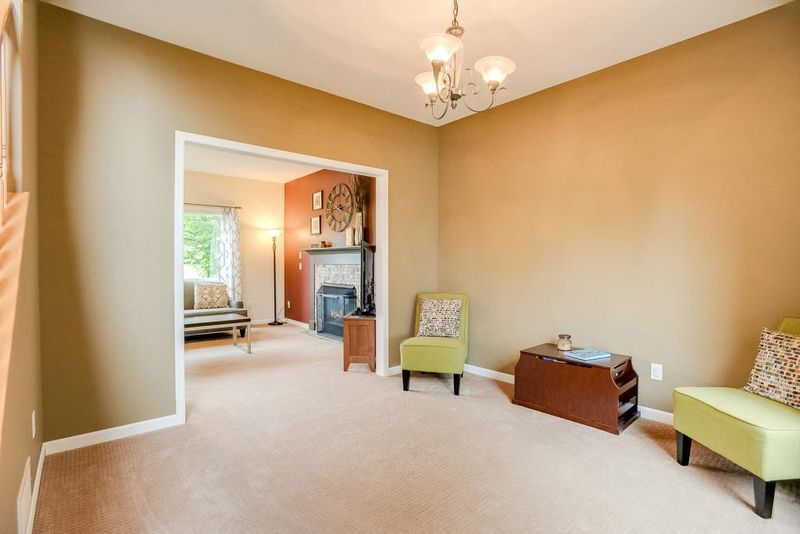 2511 Schneider Ct, Chaska, MN 55318