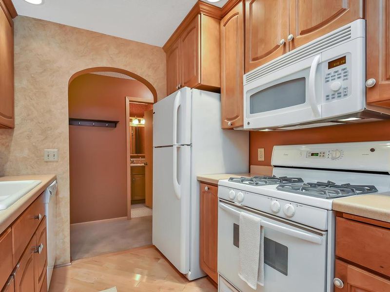 7310 York Ave S #106, Edina, MN 55435