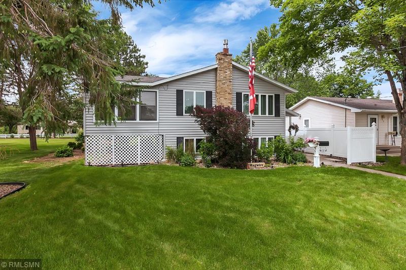 47 7th St S, Sauk Rapids, MN 56379