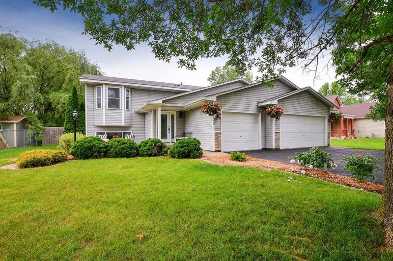 1135 Meadow Oak Dr, Monticello, MN 55362
