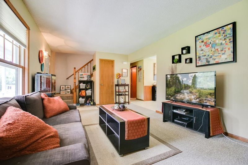 33143 Malmberg Ave, Lindstrom, MN 55045