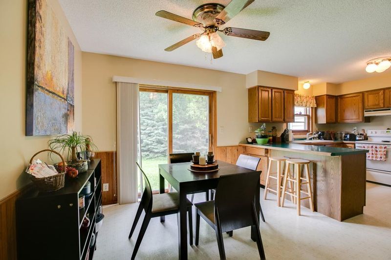 33143 Malmberg Ave, Lindstrom, MN 55045