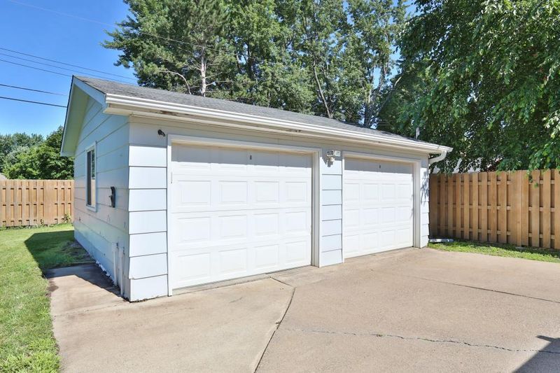 4810 Sandra Ln, White Bear Lake, MN 55110