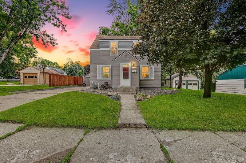 15 6th Ave SE, Faribault, MN 55021
