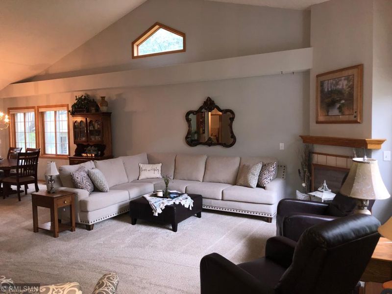 718 E Nicollet Blvd, Burnsville, MN 55337