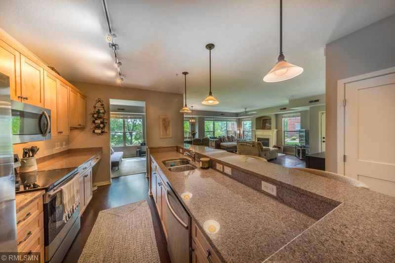 460 Ford Rd #106, Saint Louis Park, MN 55426
