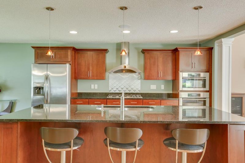 2288 Sierra Dr, White Bear Lake, MN 55110