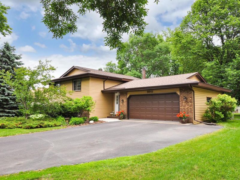 9911 96th Pl N, Maple Grove, MN 55369