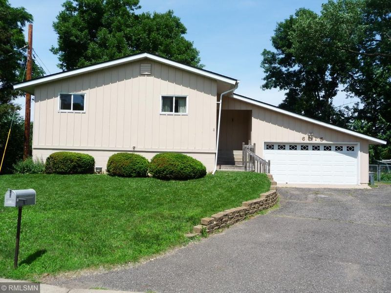 6015 Gardena Ln NE, Fridley, MN 55432