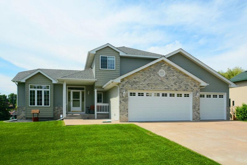 5485 157th St N, Hugo, MN 55038