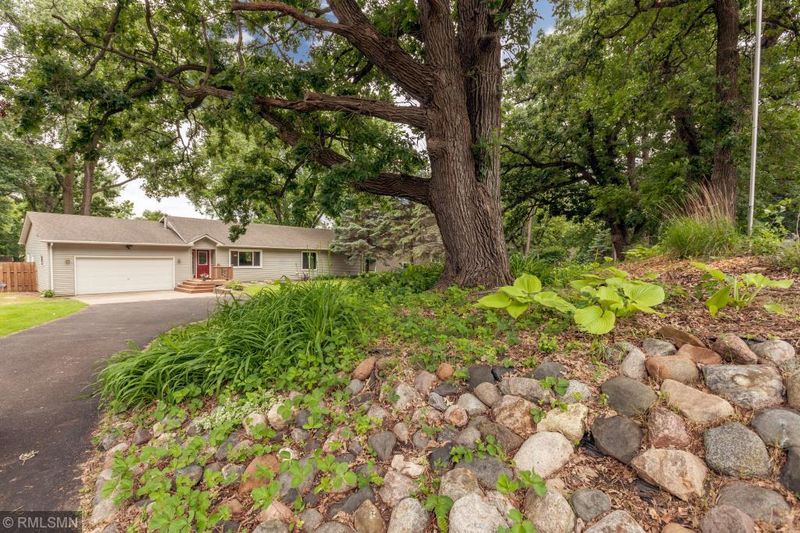 752 N Oak Dr, Vadnais Heights, MN 55127