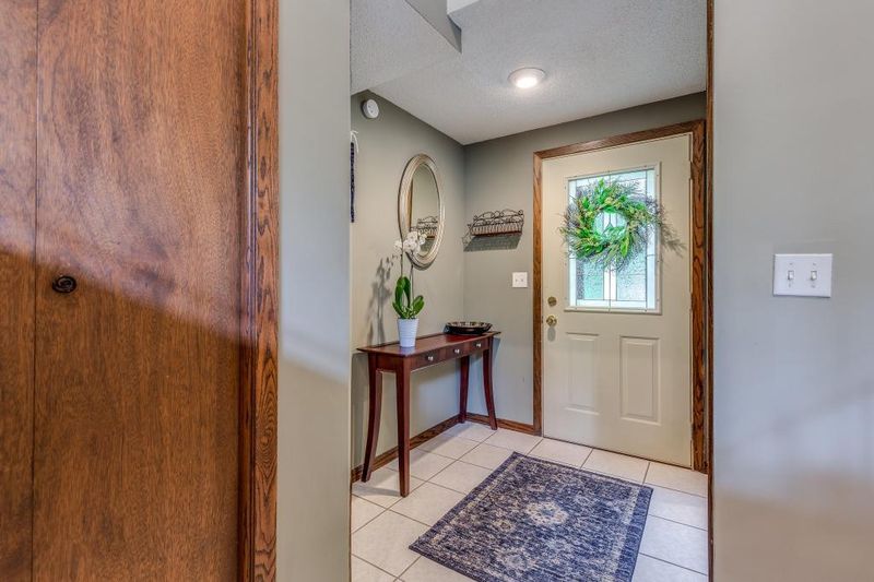 4215 Shirlee Ln N, Shoreview, MN 55126