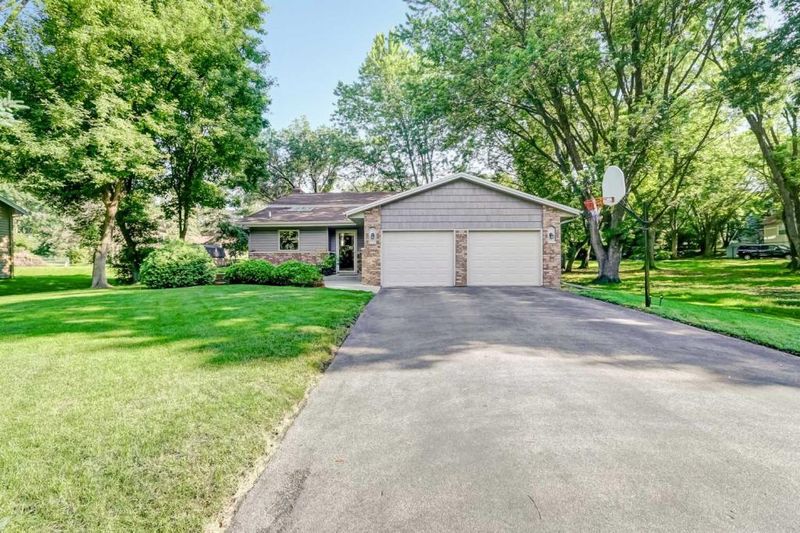 18000 Evenston Rd, Eden Prairie, MN 55346