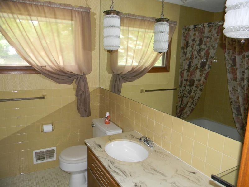 10512 Johnson Rd, Bloomington, MN 55437