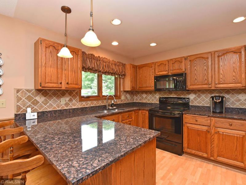 1615 Sterling St N, Maplewood, MN 55119