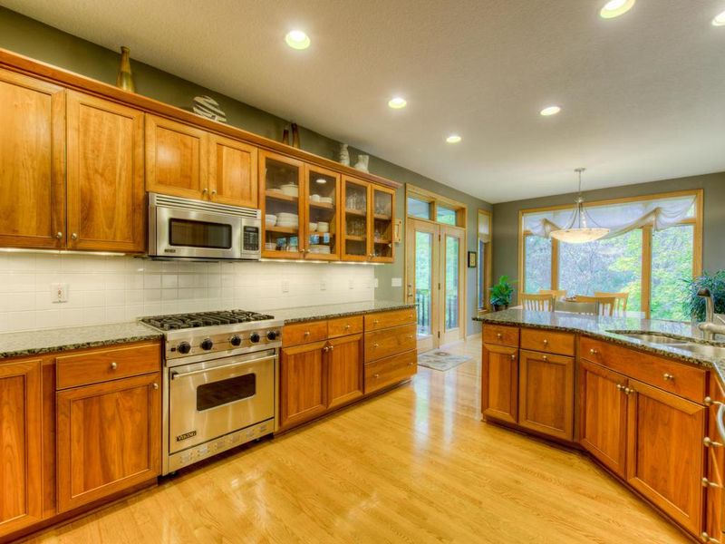 4122 Trail Ridge Ln, Minnetonka, MN 55345
