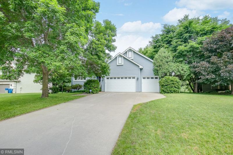 4655 Allendale Dr, White Bear Twp, MN 55127