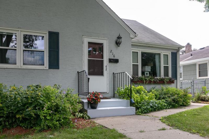 216 15th Ave N, South Saint Paul, MN 55075