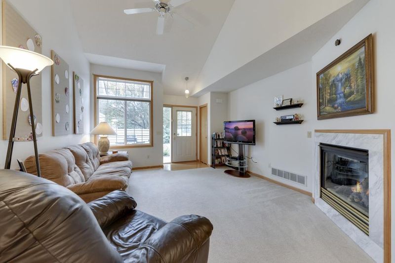 2120 Quarry Ln, Shakopee, MN 55379