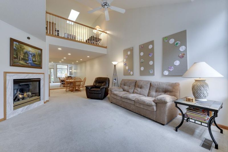 2120 Quarry Ln, Shakopee, MN 55379