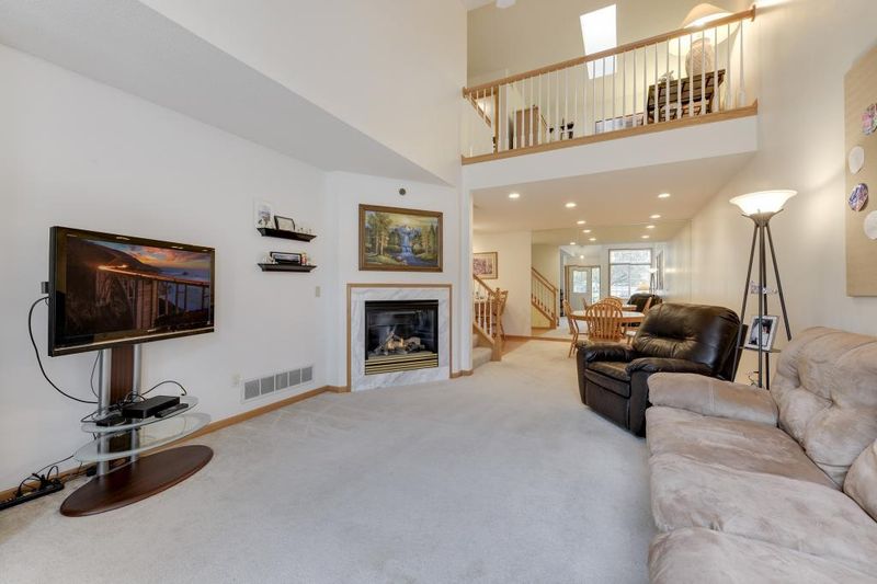 2120 Quarry Ln, Shakopee, MN 55379
