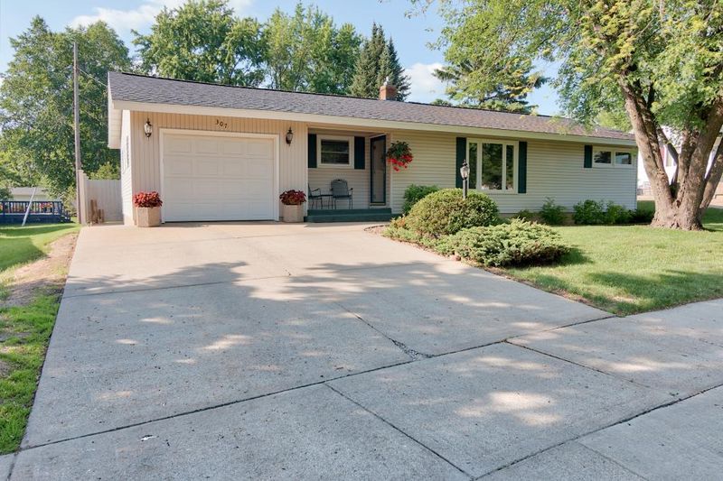 307 Mesabi Dr, Hibbing, MN 55746
