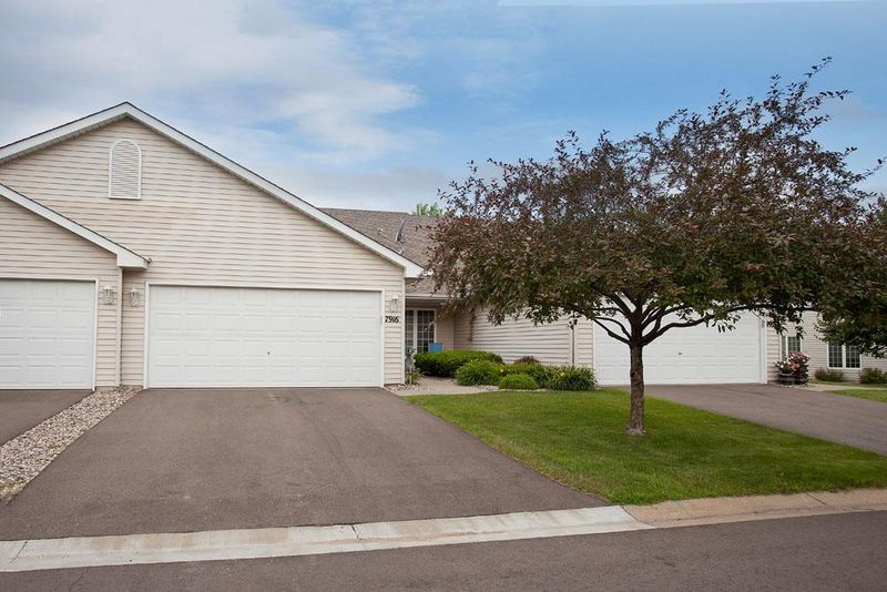 7916 Barrymore Ln, Woodbury, MN 55125
