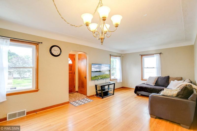 1637 Beech St, Saint Paul, MN 55106