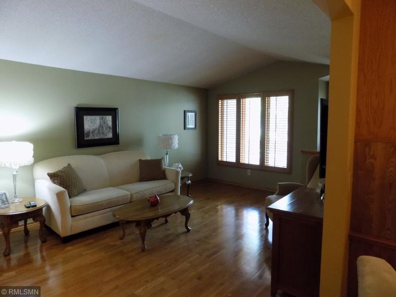 7927 W 110th St, Bloomington, MN 55438