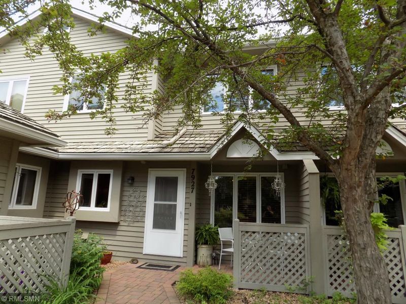 7927 W 110th St, Bloomington, MN 55438