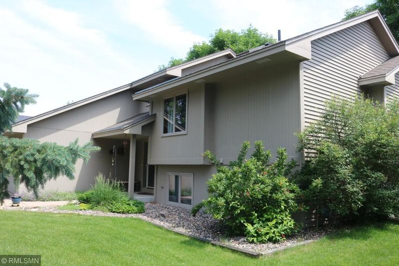 4347 Yorktown Dr, Eagan, MN 55123