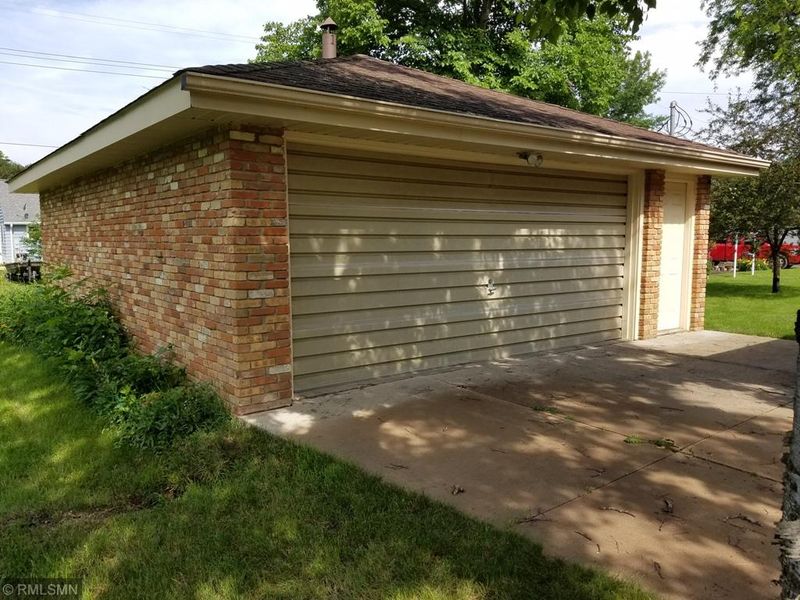 606 3rd St NE, Montgomery, MN 56069