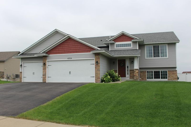 4304 89th St NE, Monticello, MN 55362