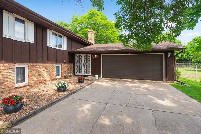 3621 Silver Lake Rd NE, Saint Anthony, MN 55418