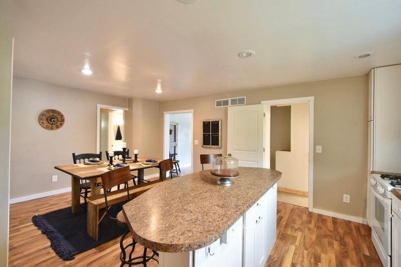 605 1st St, Bellchester, MN 55027