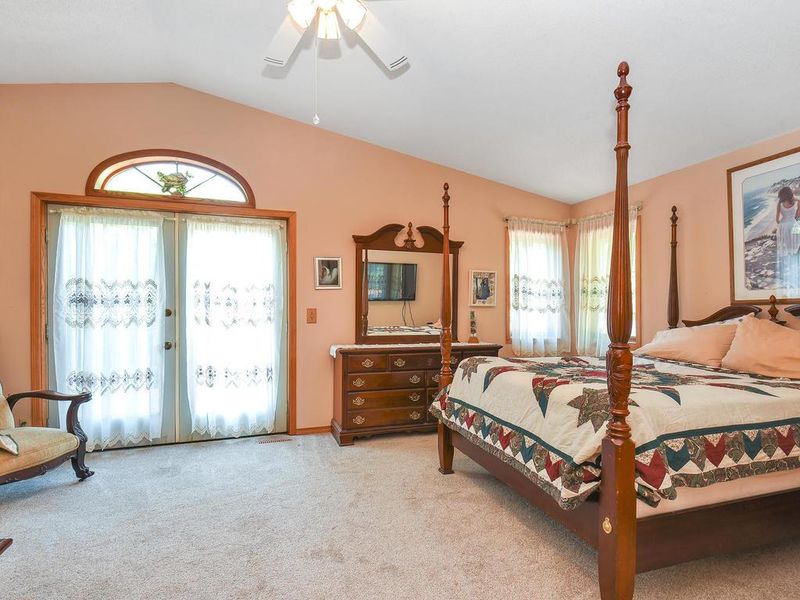 26780 Smithtown Rd, Excelsior, MN 55331