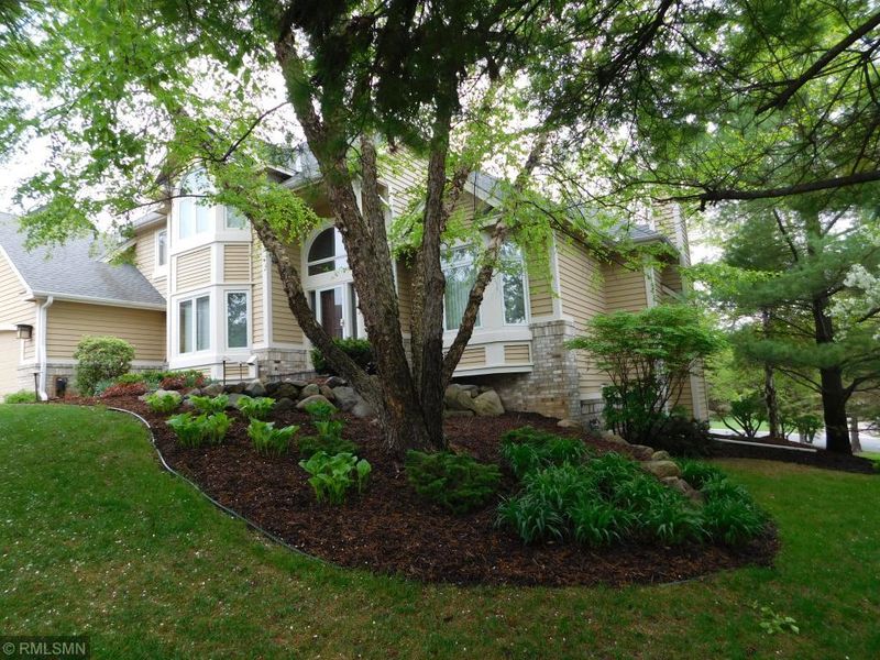 800 Quail Ridge Rd, Eagan, MN 55123
