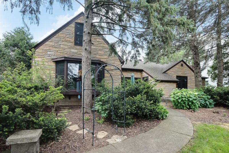 2532 Keller Pw, Maplewood, MN 55109