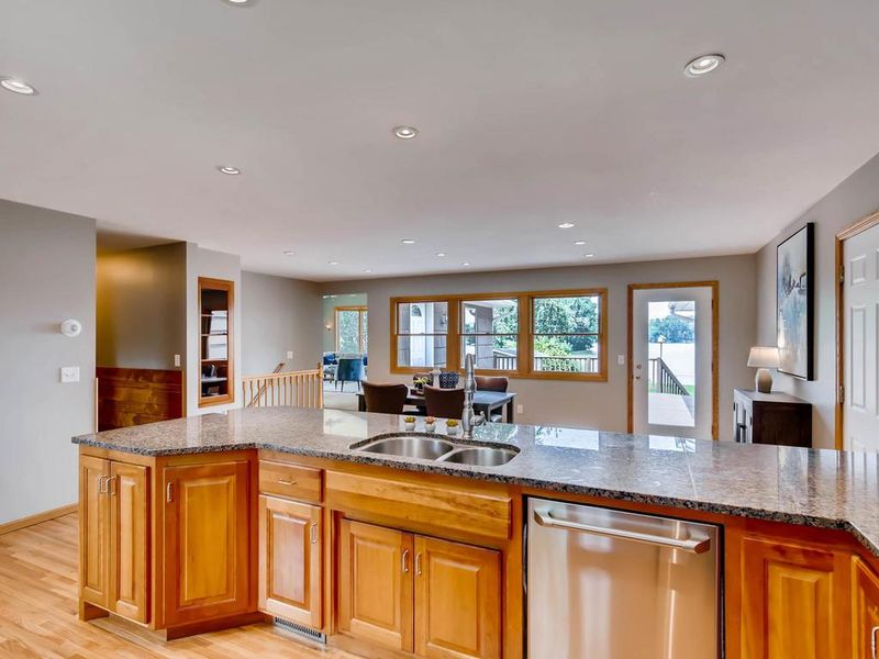 2100 W 89th St, Bloomington, MN 55431