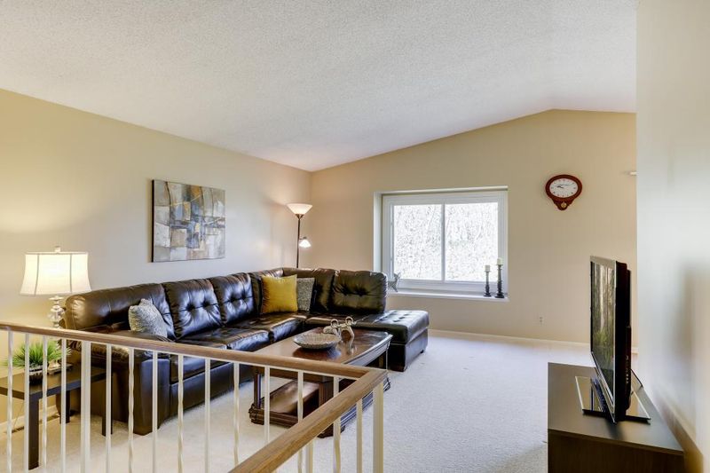175 Galtier Pl, Shoreview, MN 55126