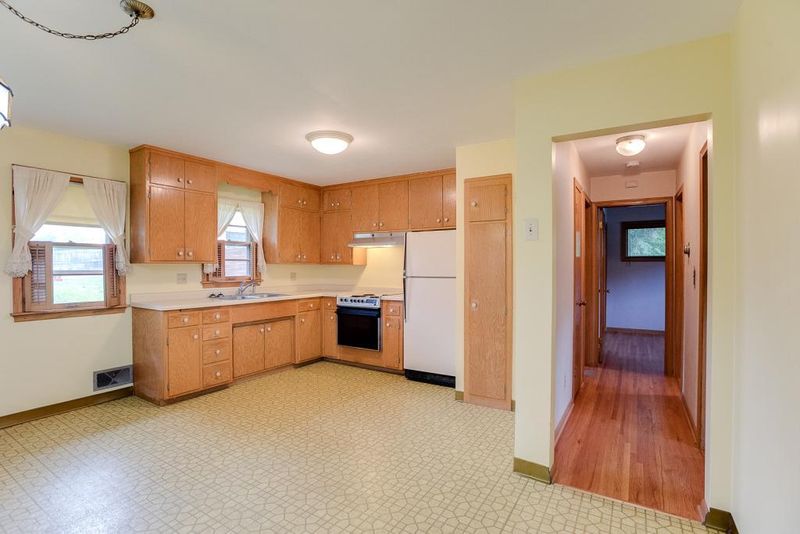 1430 Burr St, Saint Paul, MN 55130