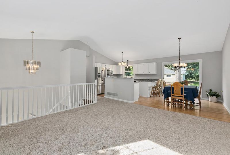 7290 Prairie View Dr, Eden Prairie, MN 55346