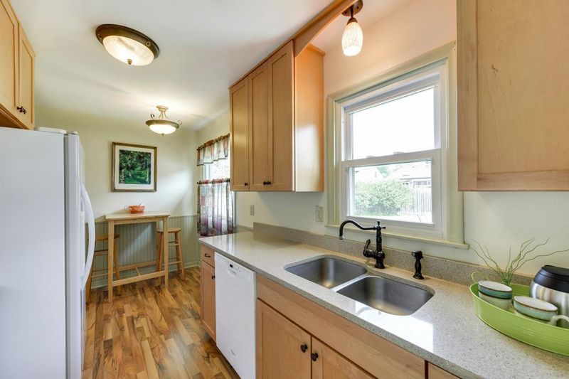9020 Stanlen Rd, Saint Louis Park, MN 55426
